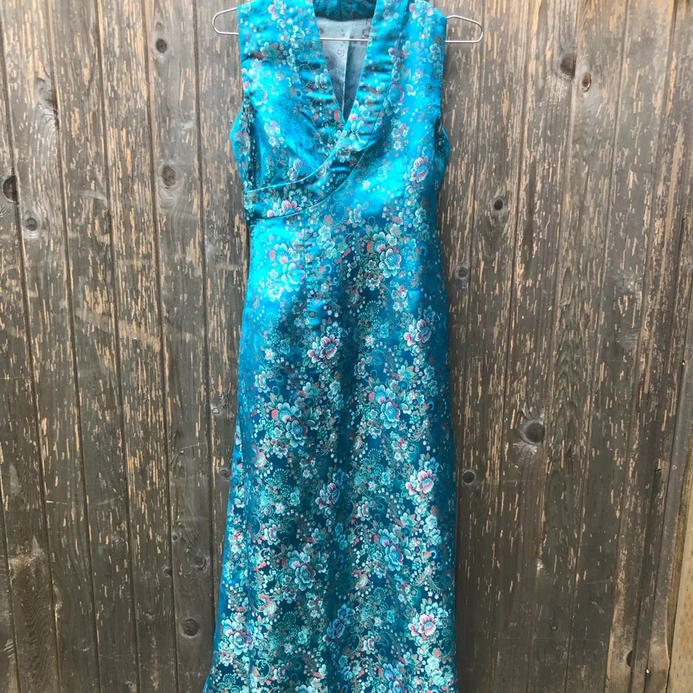 Beautiful teal satin maxi - Picture 9 of 10